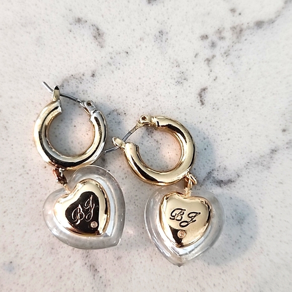 Betsey Johnson Gold Plated Acrylic Heart Huggie Hoop Earrings. - Picture 6 of 6